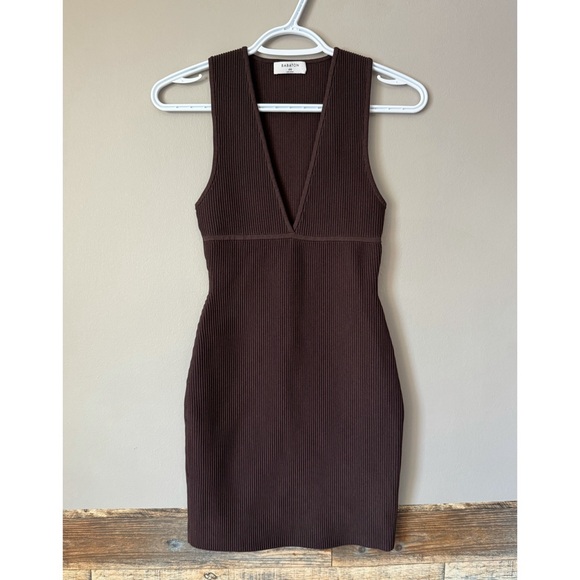 Babaton Dresses & Skirts - Babaton Deep V Sculpt Knit Dress